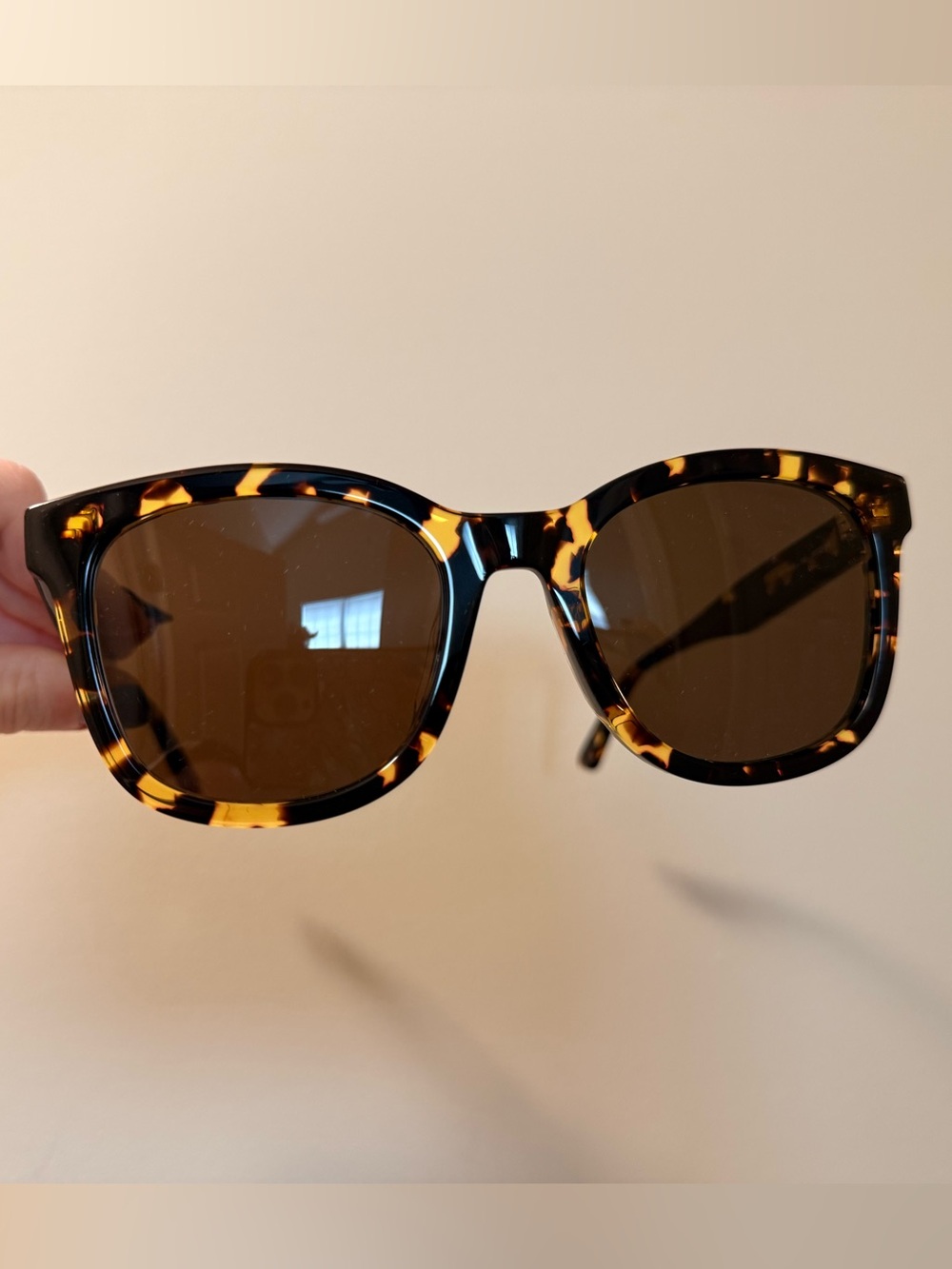 *New* Authentic Bottega Veneta - Wayfarer Tortoiseshell Sunglasses w/ case!